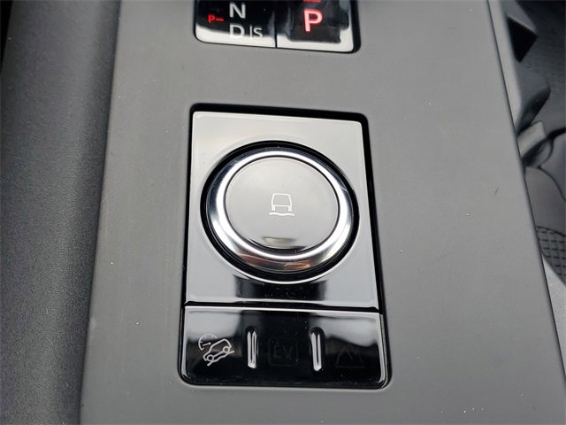 Used 2024 Land Rover Discovery Dynamic SE image 34