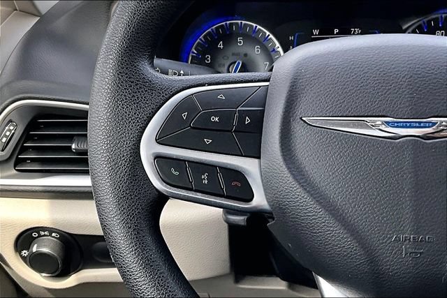 Used 2020 Chrysler Voyager L FWD image 9