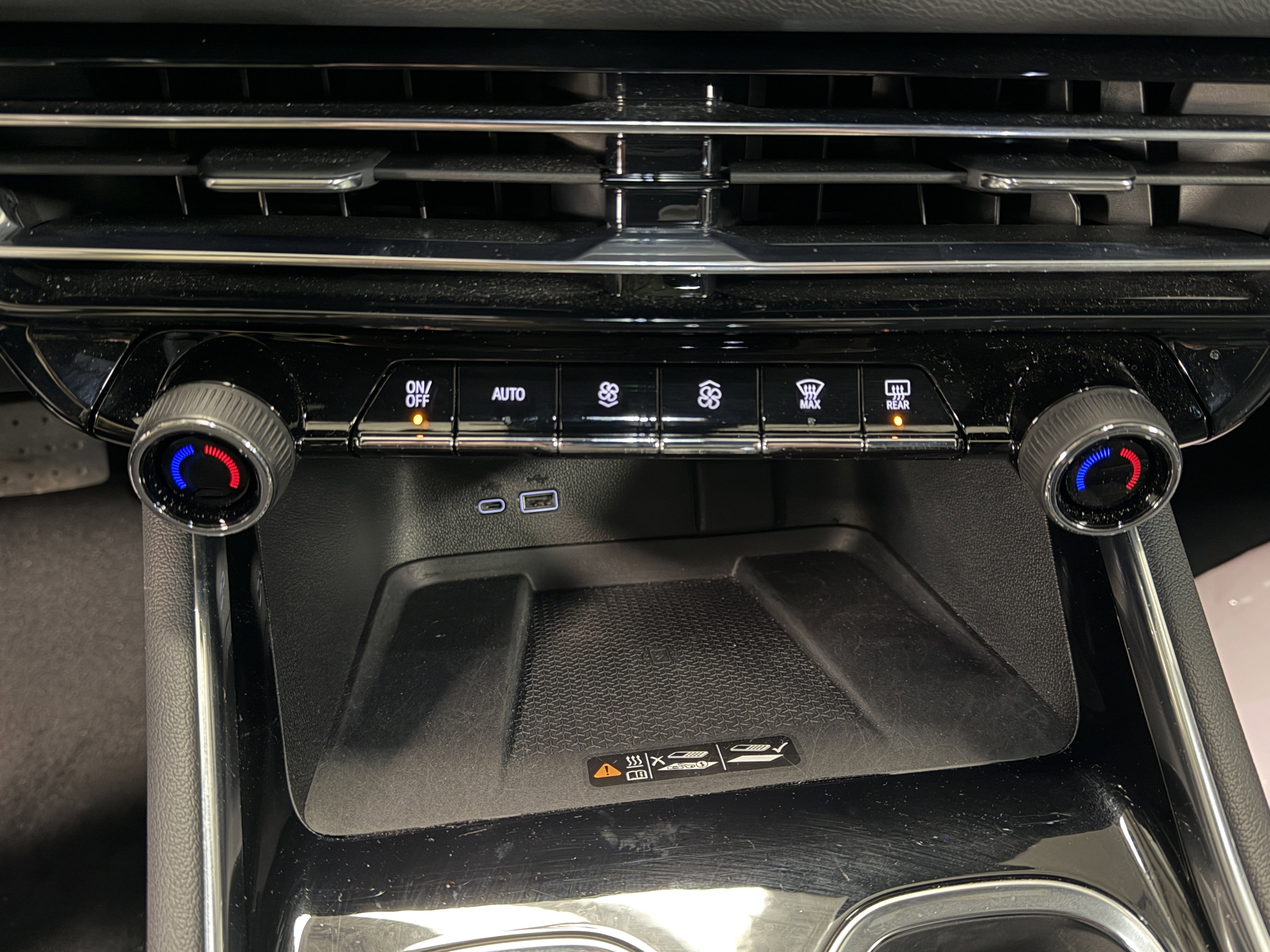 Used 2024 Chevrolet Traverse RS image 14