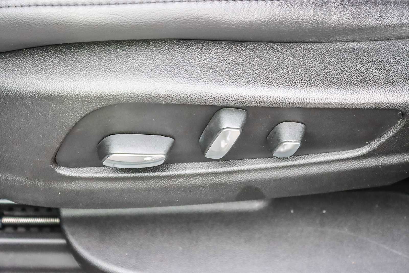 Used 2017 Cadillac XT5 Luxury w/ Driver Awareness Package image 20