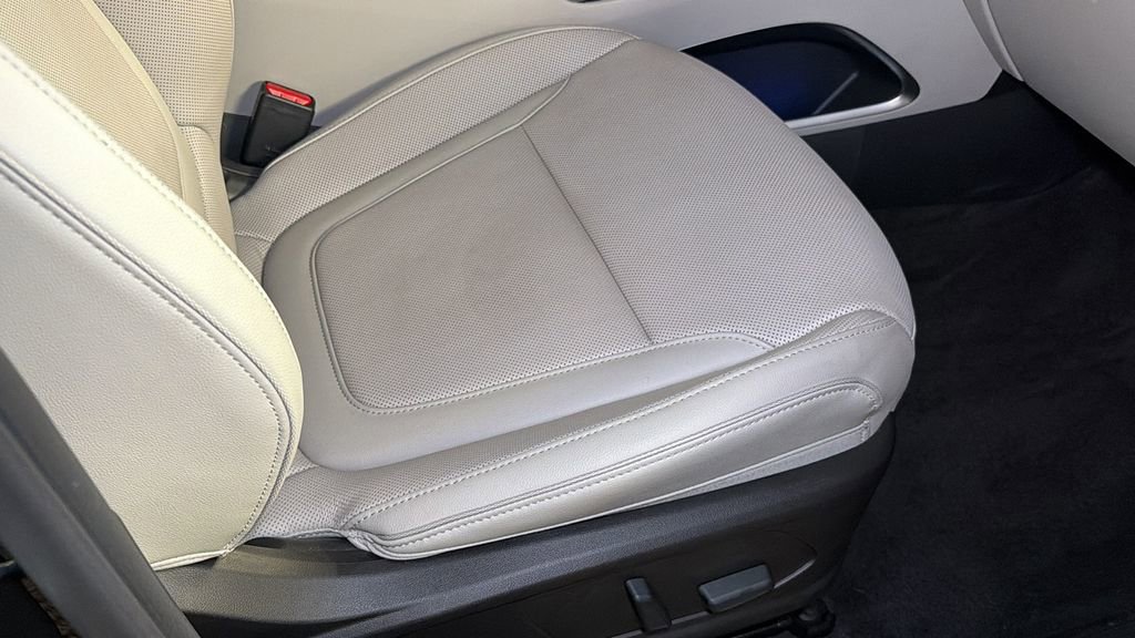 Used 2022 Hyundai Tucson Limited w/ Cargo Package image 11