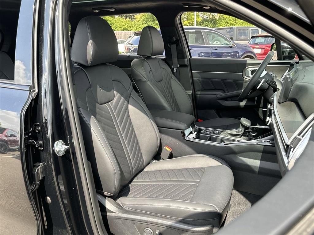 Certified 2025 Kia Sorento SX Prestige image 39