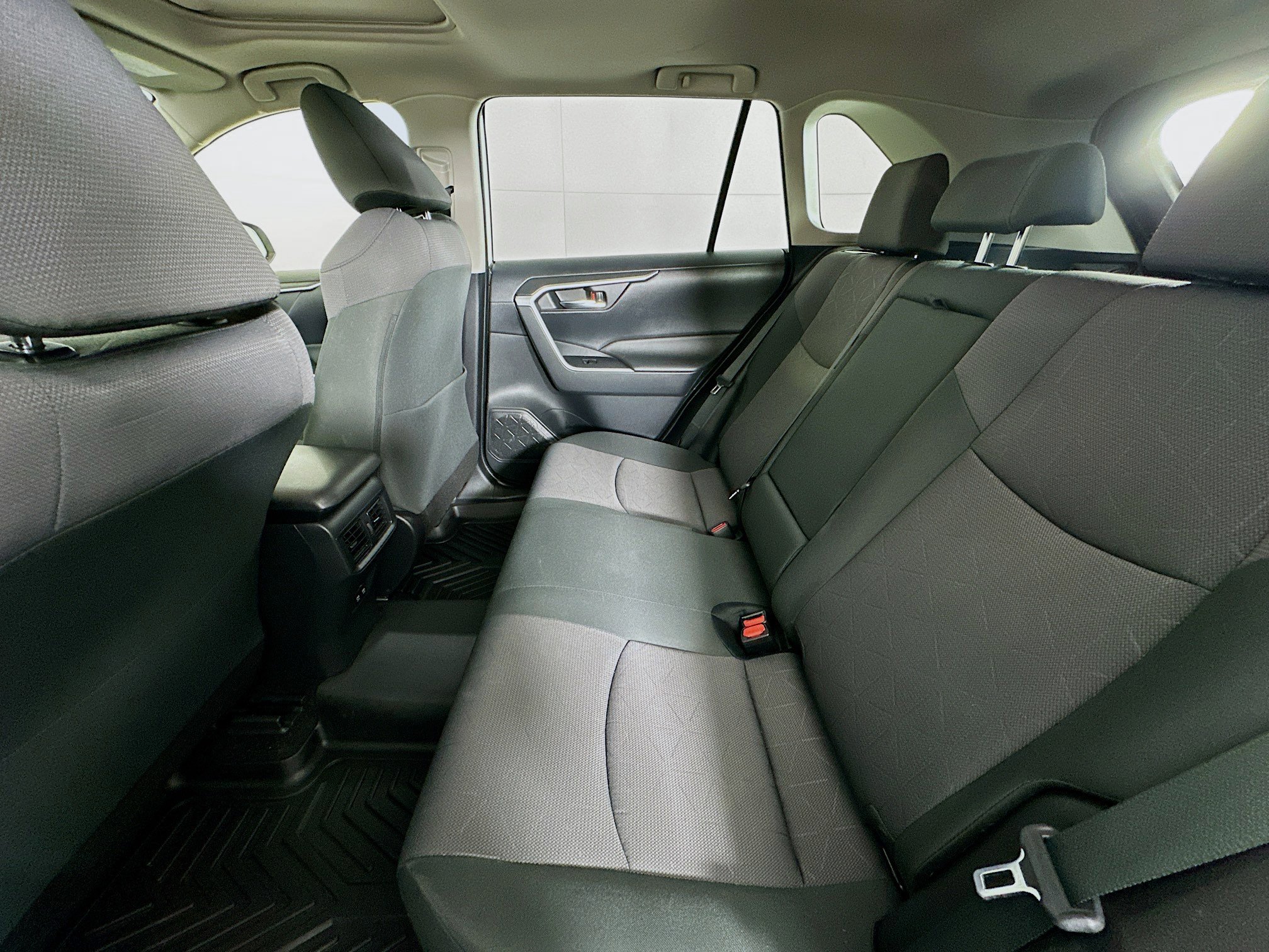 Used 2019 Toyota RAV4 XLE FWD image 27