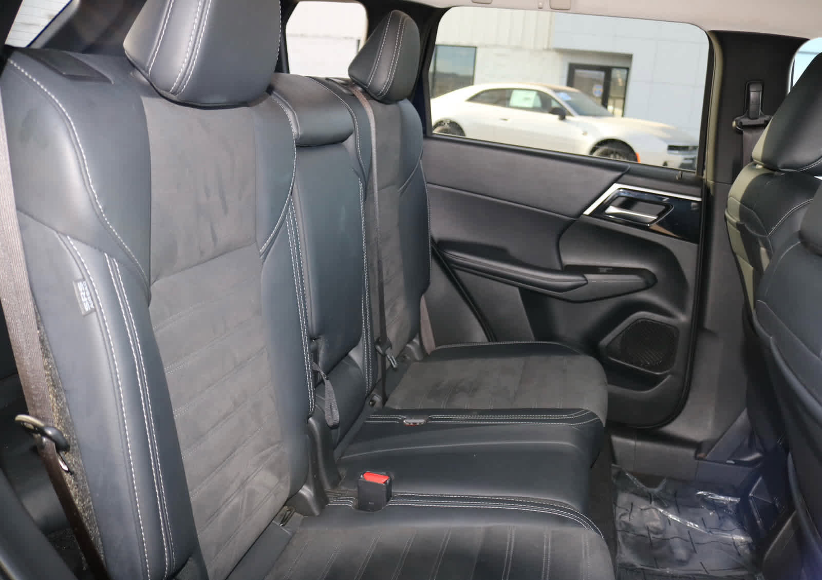 Used 2024 Mitsubishi Outlander SE image 23