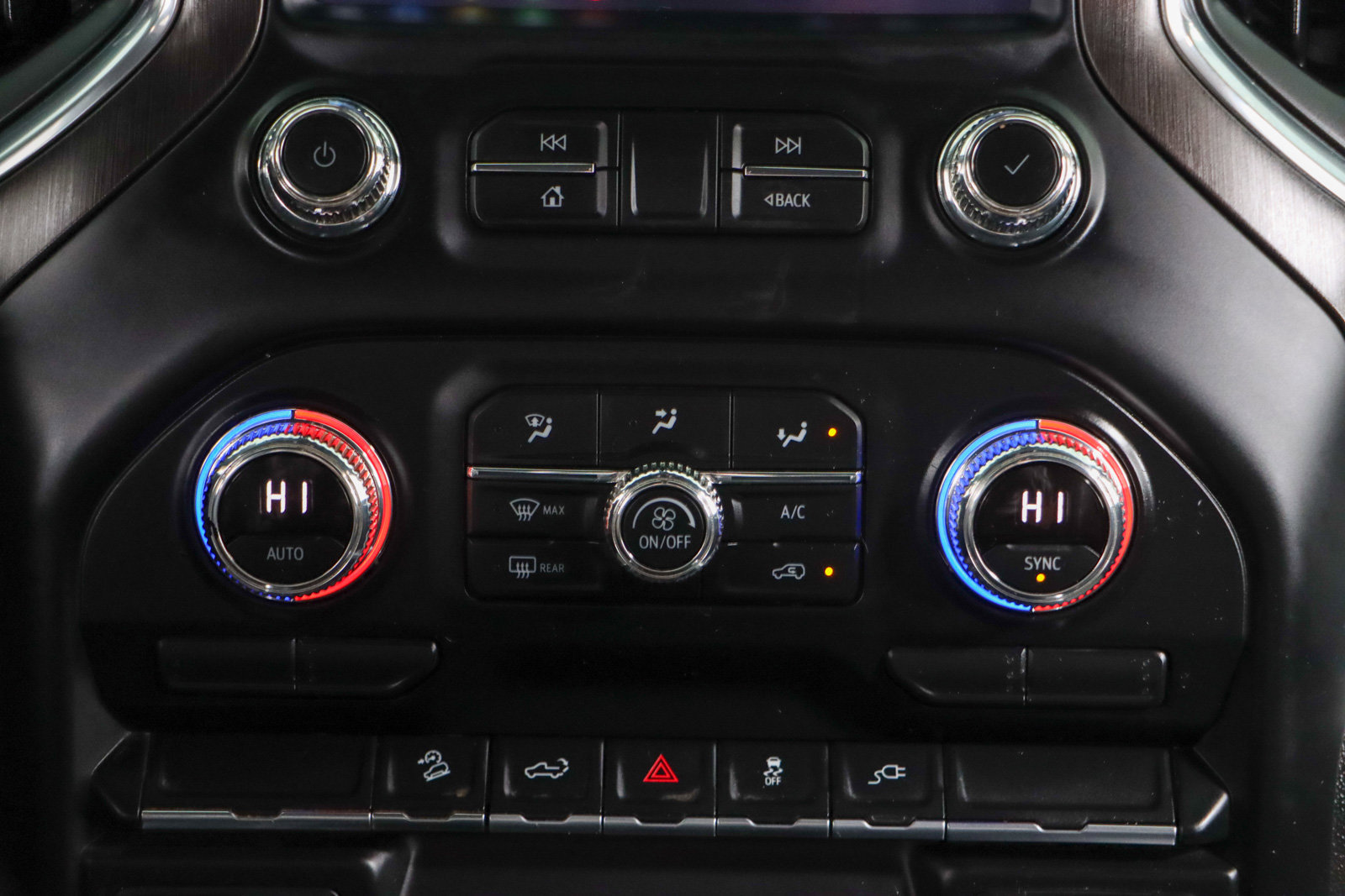 Used 2022 GMC Sierra 2500 AT4 w/ Snow Plow Prep/Camper Package image 21