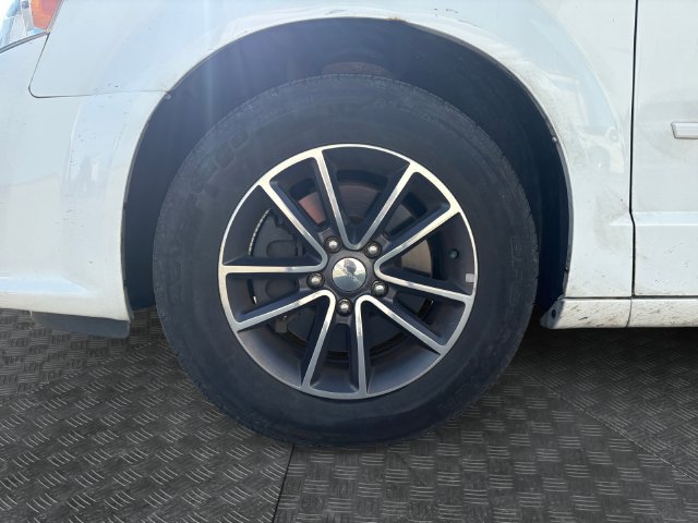 Used 2017 Dodge Grand Caravan SXT FWD image 13