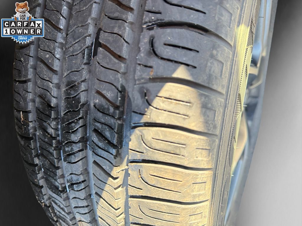 Used 2025 Chrysler Pacifica Limited image 19