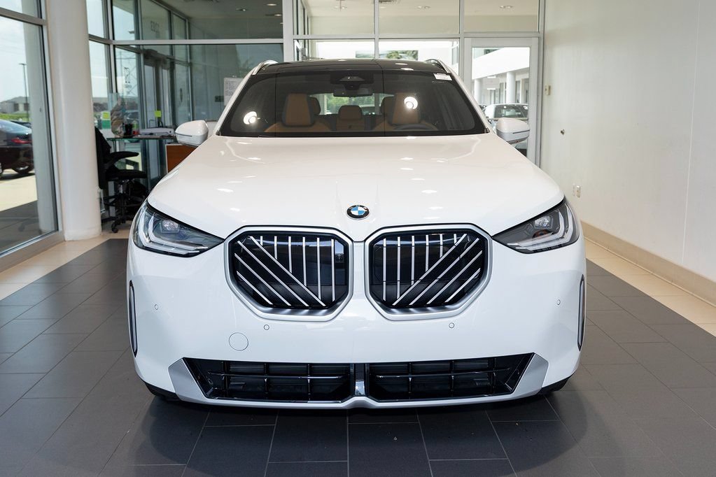 Used 2025 BMW X3 xDrive30i w/ Premium Package AWD/4WD image 2