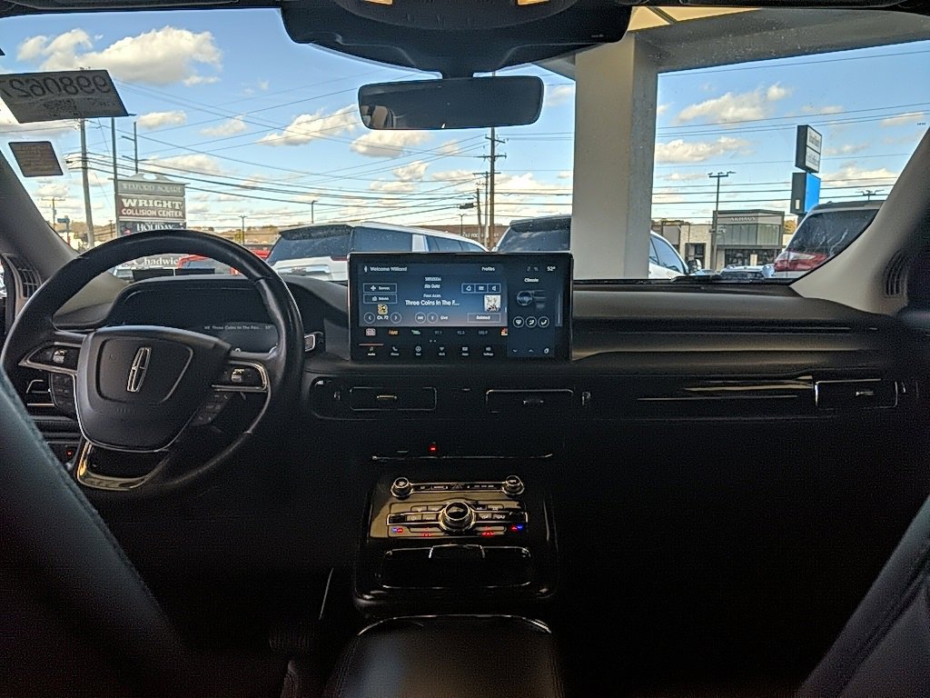 Certified 2022 Lincoln Nautilus AWD w/ Premium Package image 12