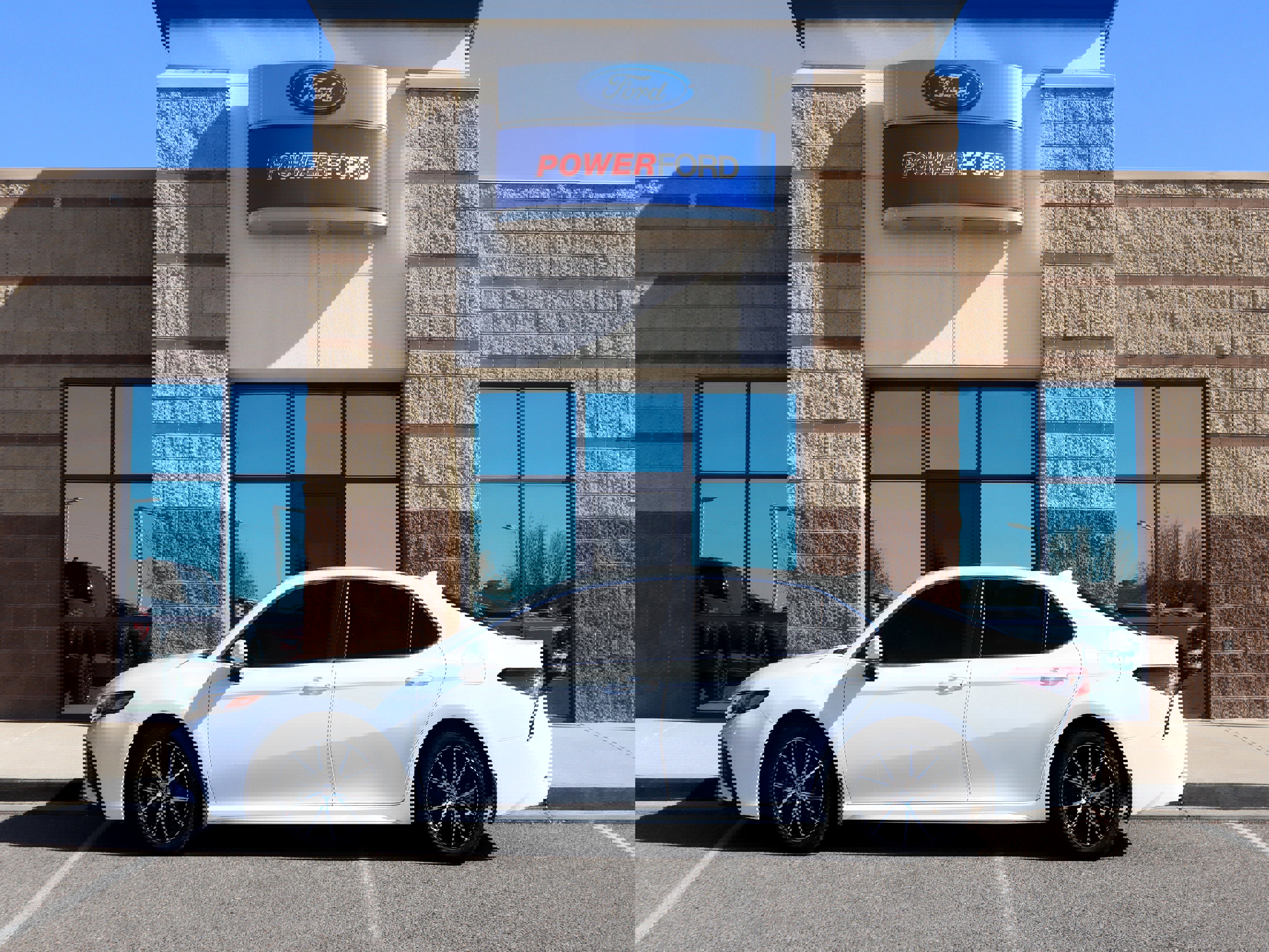 Used 2024 Toyota Camry SE image 9