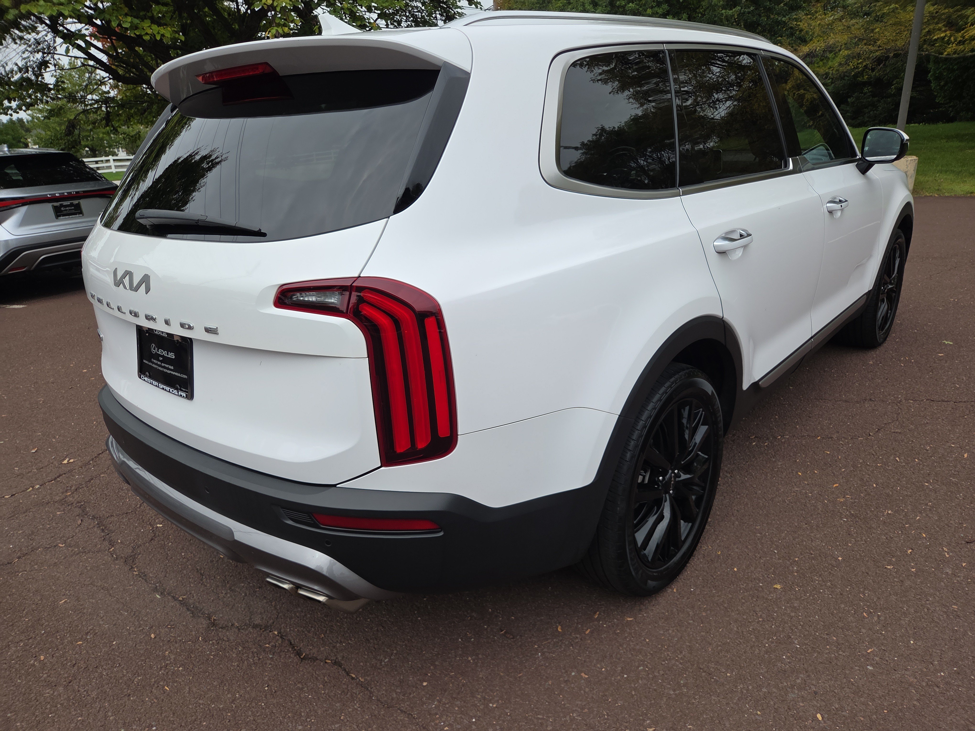 Used 2022 Kia Telluride SX w/ SX Prestige Package AWD/4WD image 3