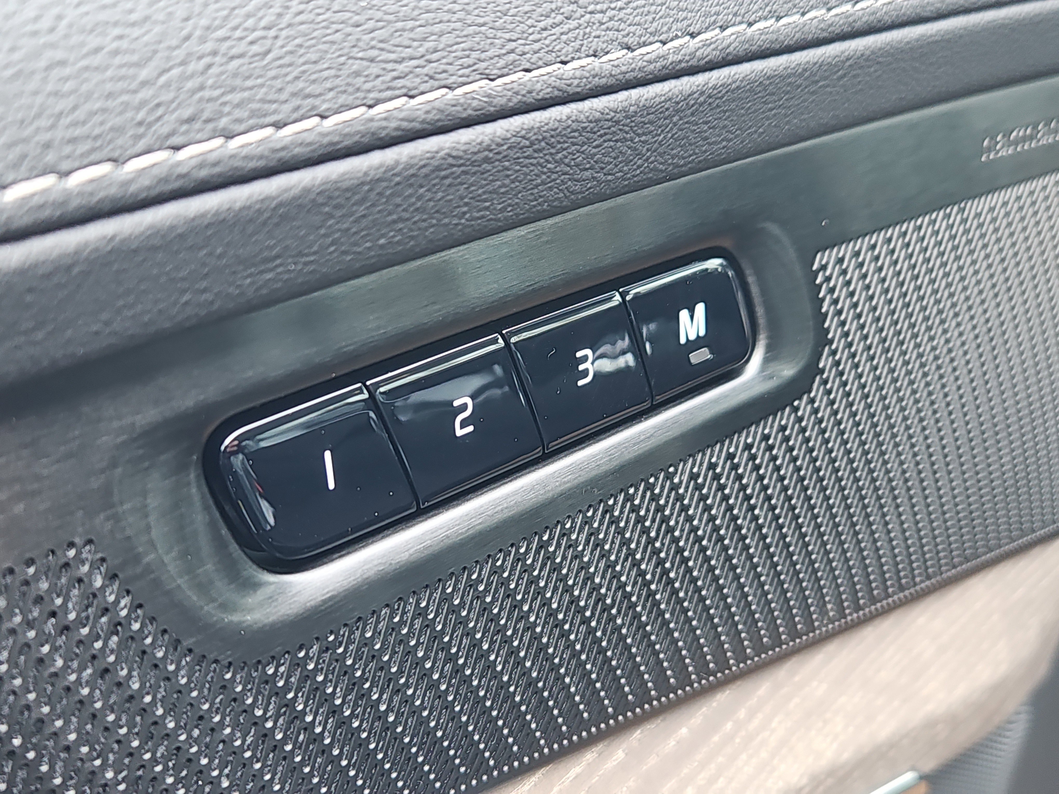 New 2026 Volvo XC90 B6 Plus w/ Protection Package Premier image 10