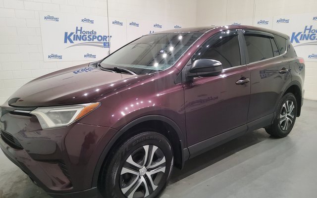 Used 2018 Toyota RAV4 LE image 6