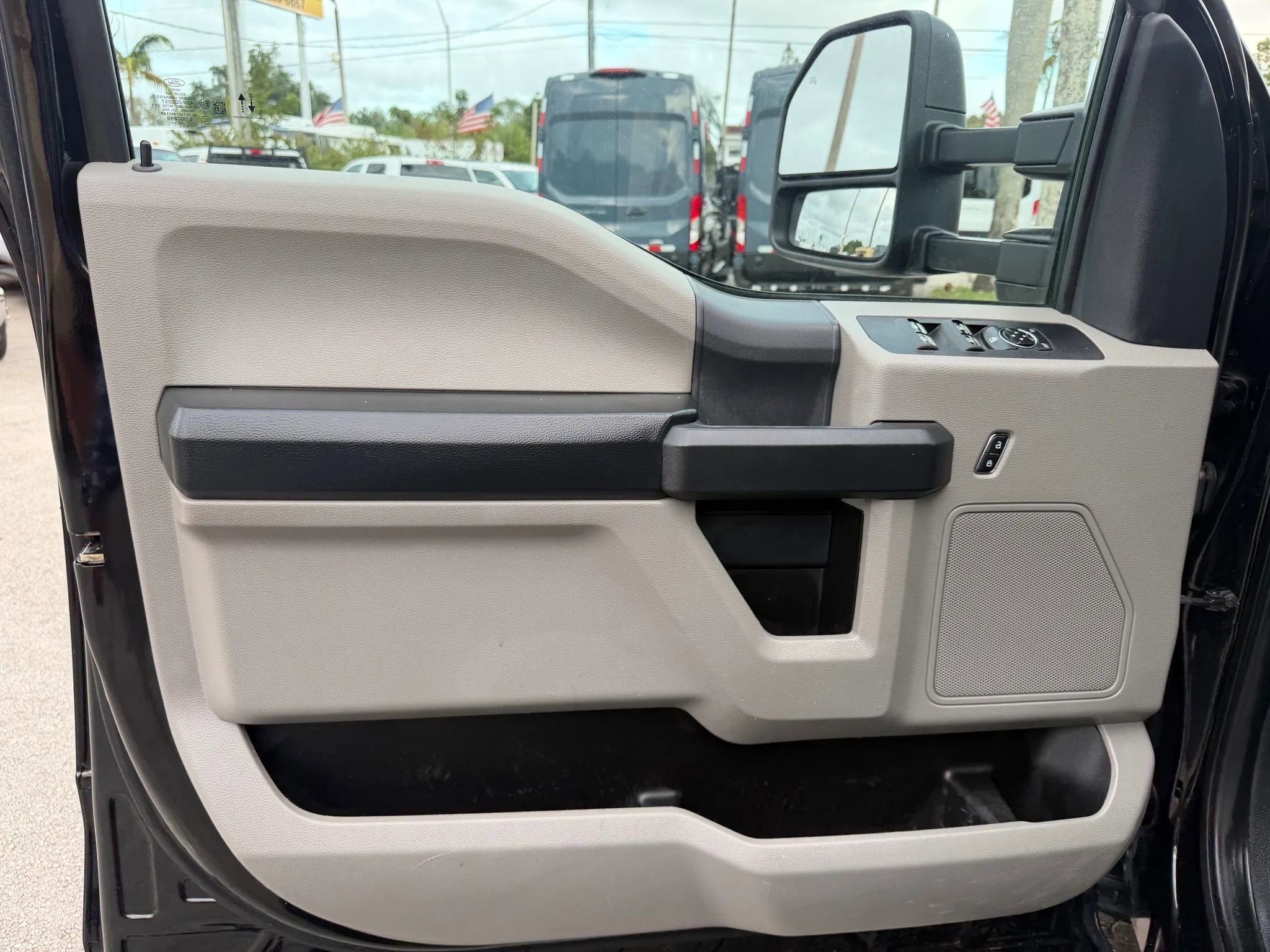 Used 2022 Ford F250 4x4 Crew Cab XLT w/ STX Appearance Package image 9