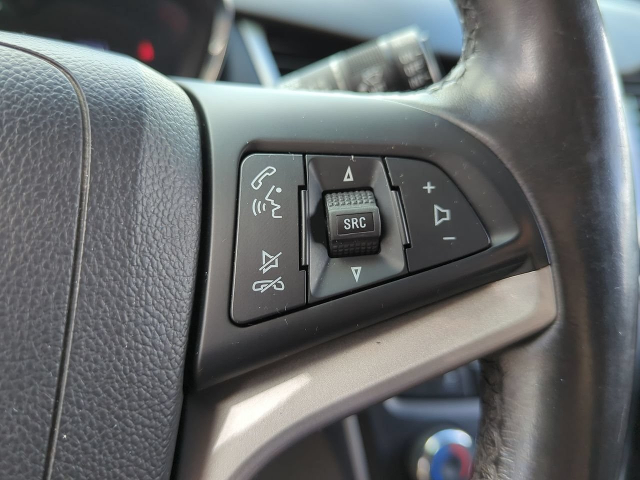 Used 2019 Chevrolet Trax LT w/ LT Convenience Package AWD/4WD image 11