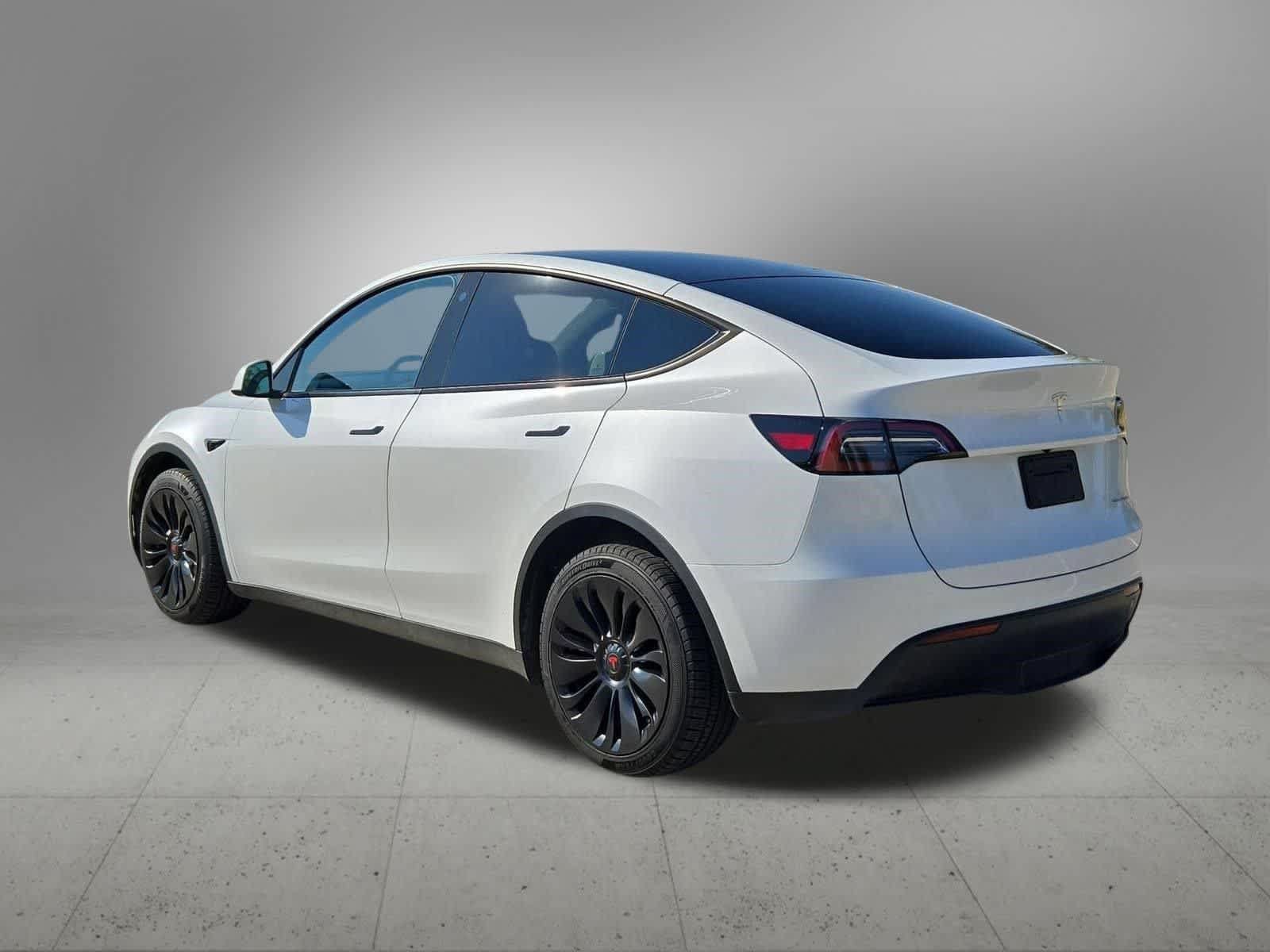Used 2023 Tesla Model Y AWD image 4