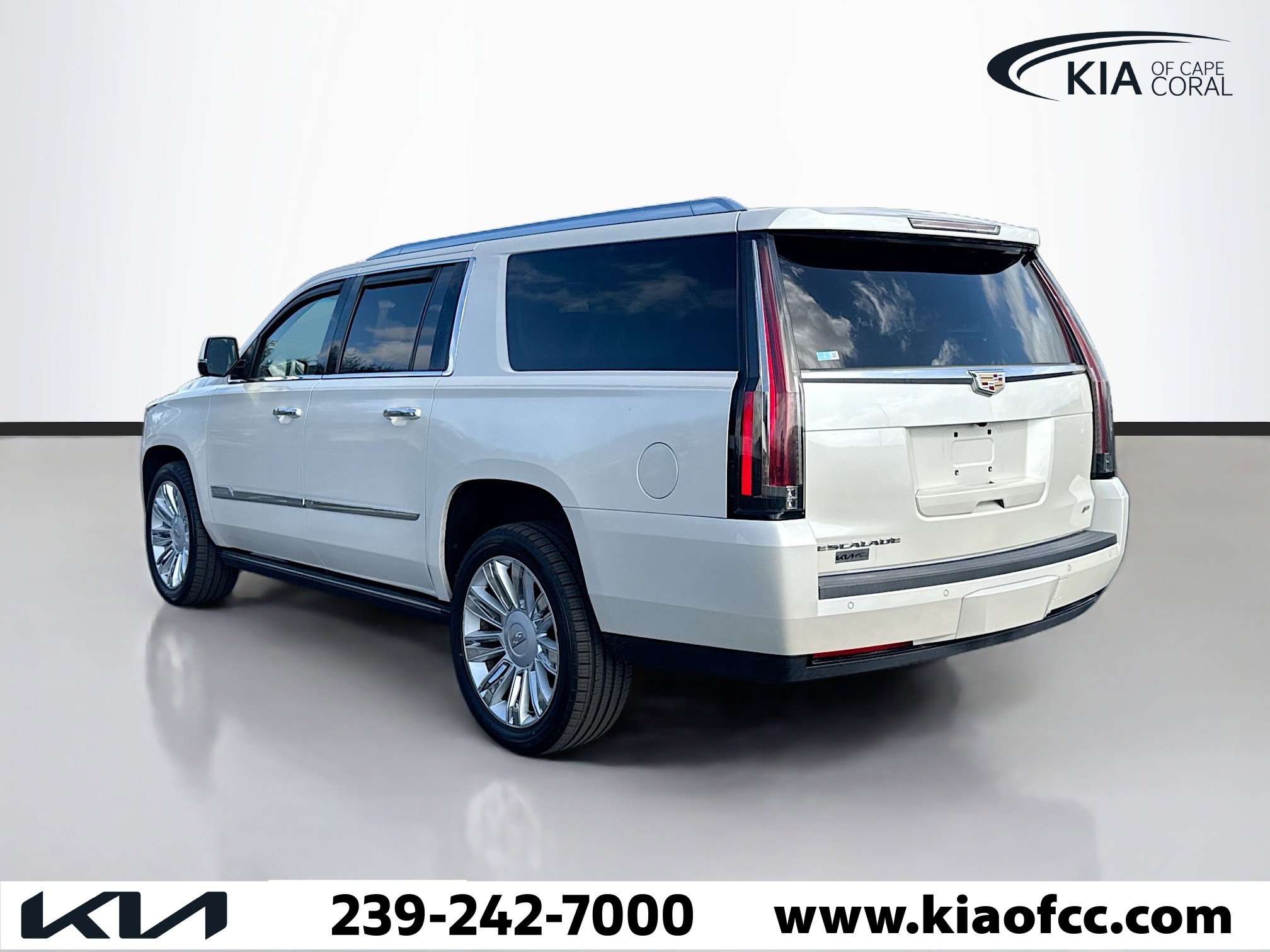 Used 2015 Cadillac Escalade ESV Platinum image 3