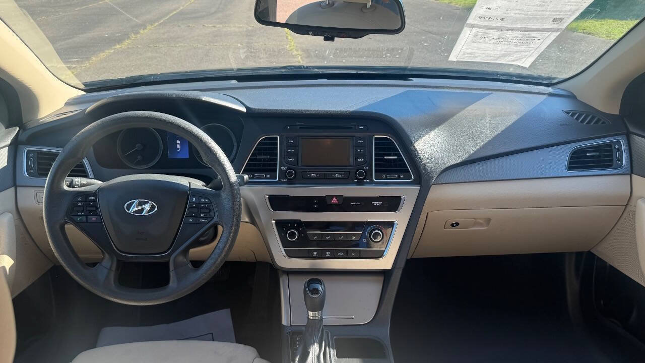 Used 2015 Hyundai Sonata SE w/ Option Group 09 FWD image 11