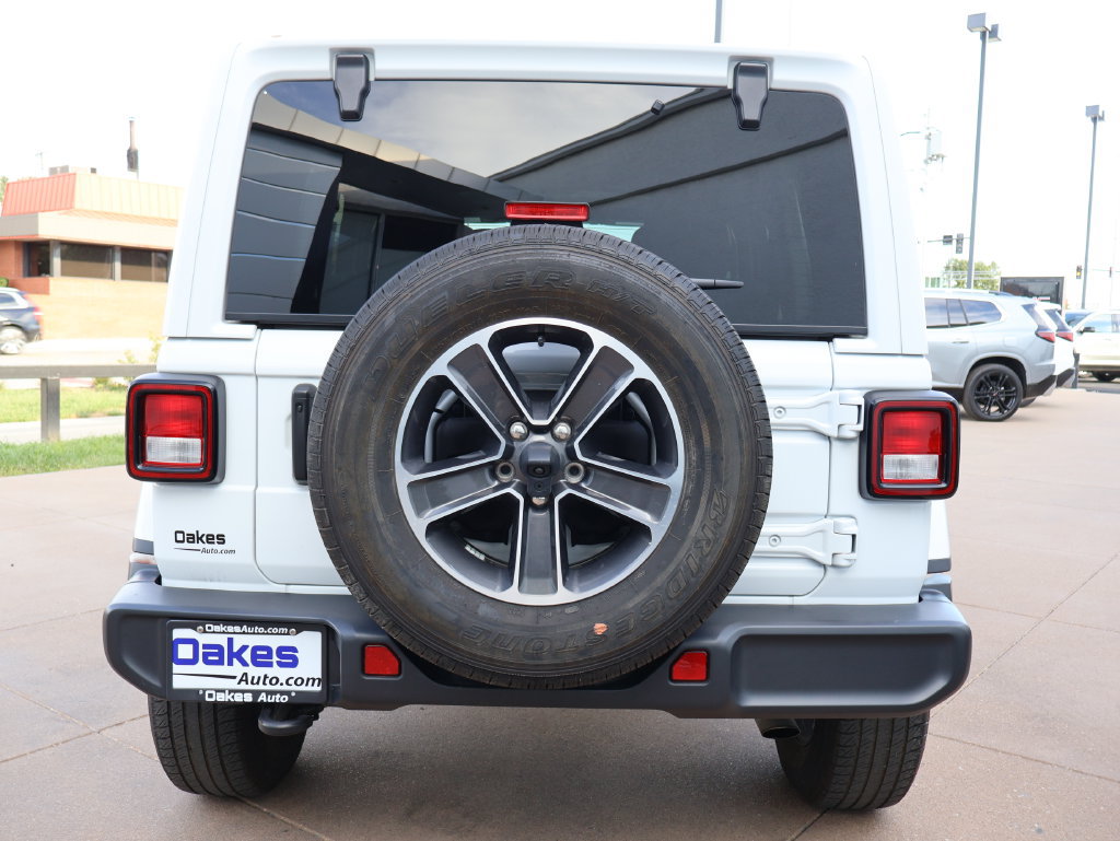 Used 2023 Jeep Wrangler Unlimited Sahara AWD/4WD image 5