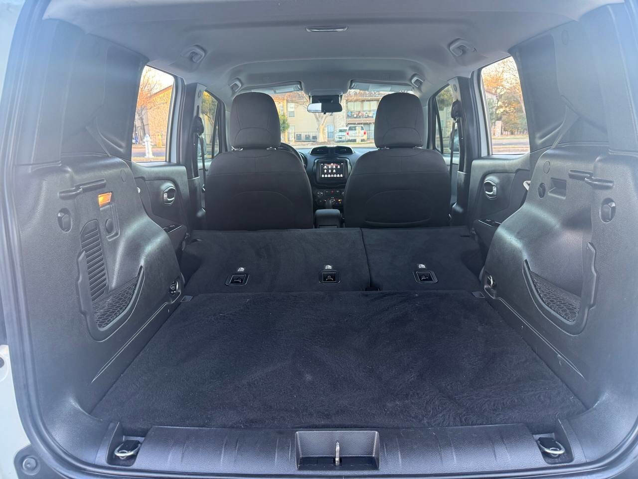 Used 2020 Jeep Renegade Latitude FWD image 27