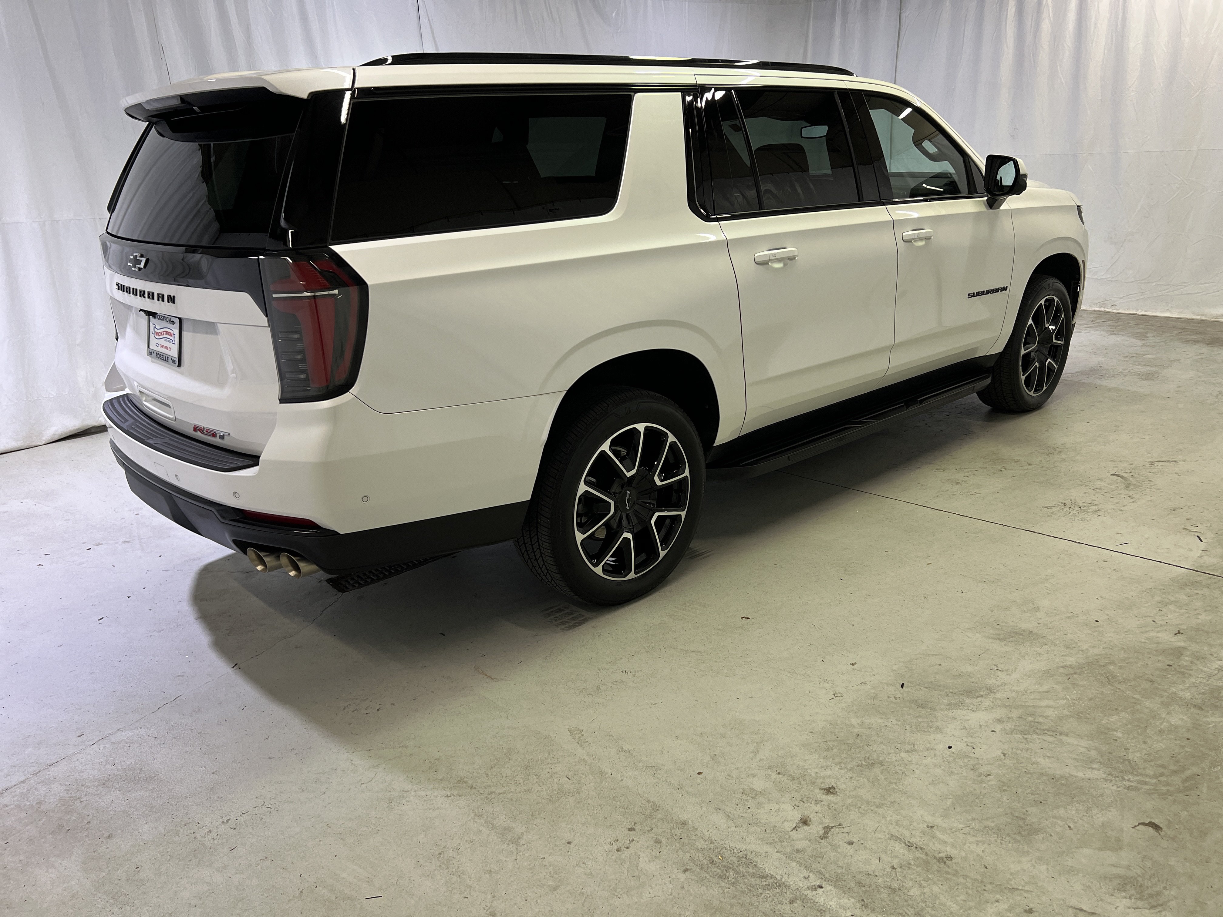 Certified 2025 Chevrolet Suburban RST w/ Sun And Tow Package RWD image 11