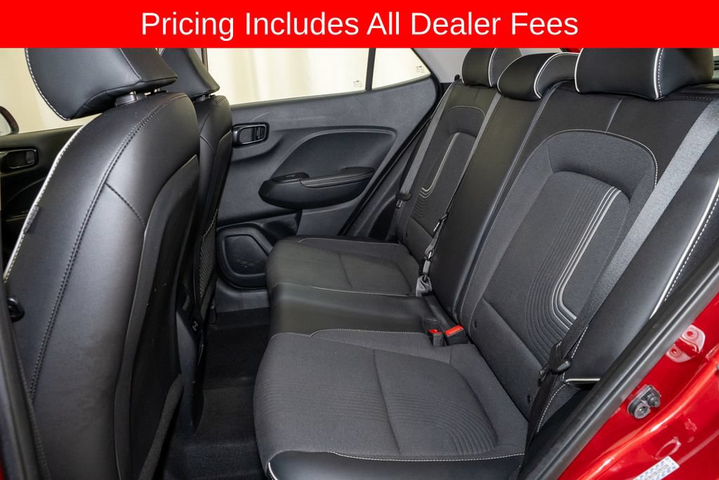 Used 2024 Hyundai Venue Limited FWD image 8