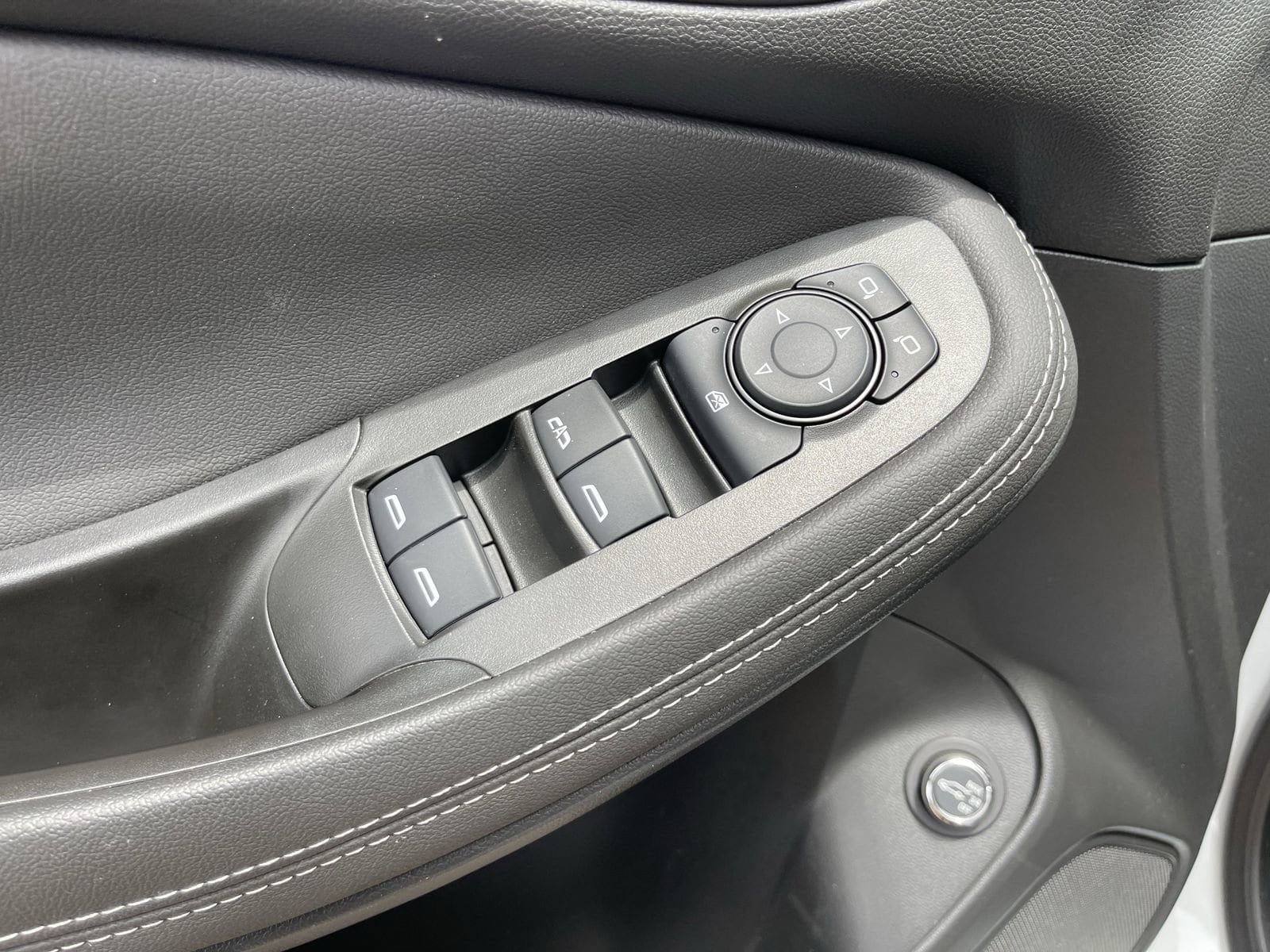 Certified 2024 Buick Encore GX Preferred w/ Comfort Package FWD image 11
