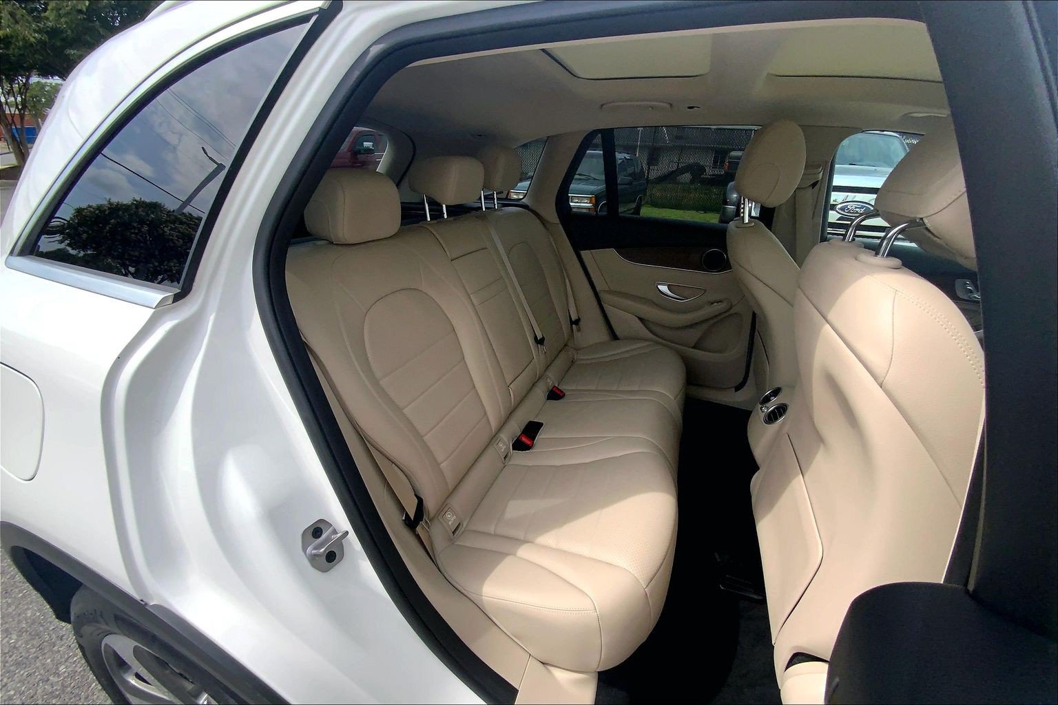 Used 2022 Mercedes-Benz GLC 300 4MATIC w/ Premium Package Lite image 32