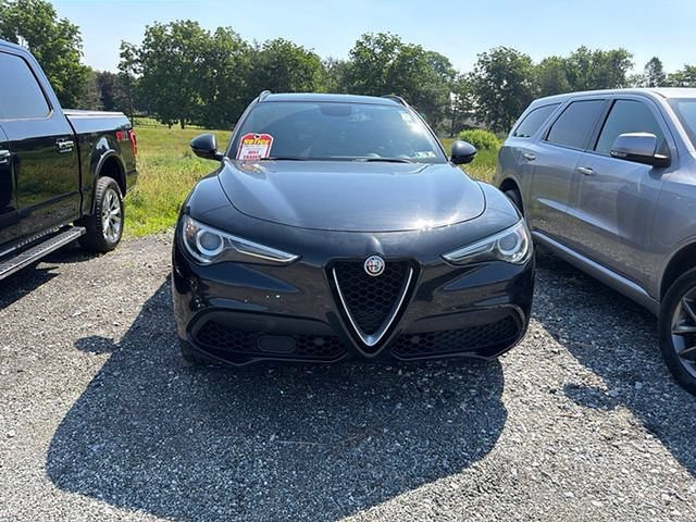 Used 2018 Alfa Romeo Stelvio Ti Sport AWD/4WD image 2