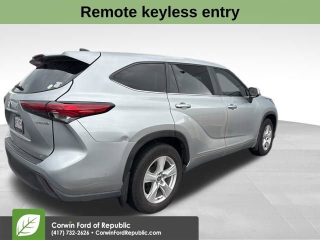 Used 2023 Toyota Highlander LE image 4
