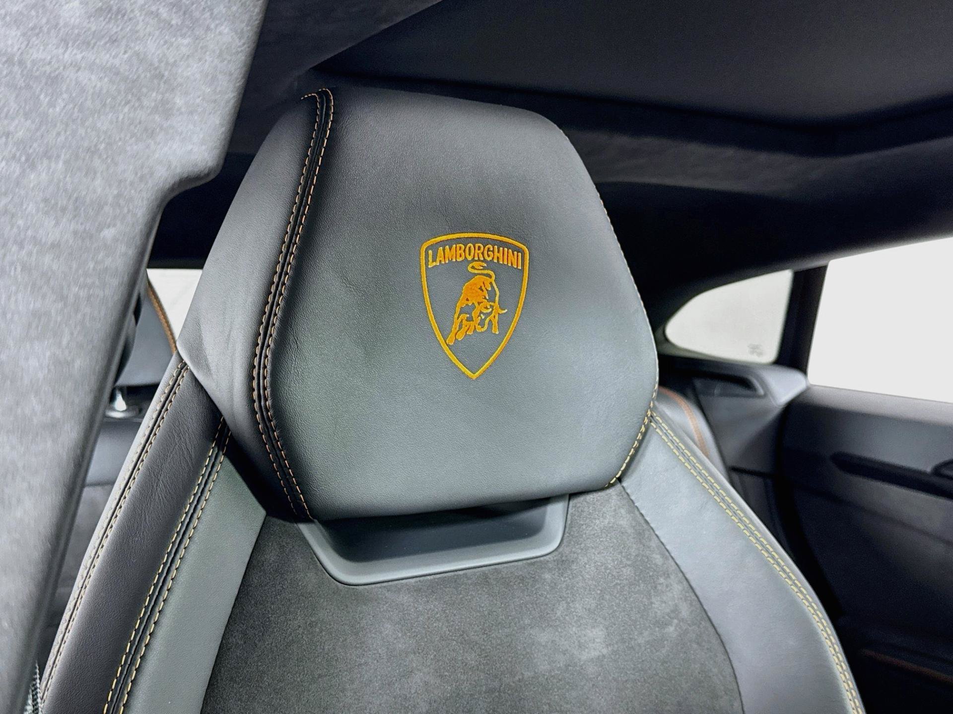 Used 2022 Lamborghini Urus AWD/4WD image 58