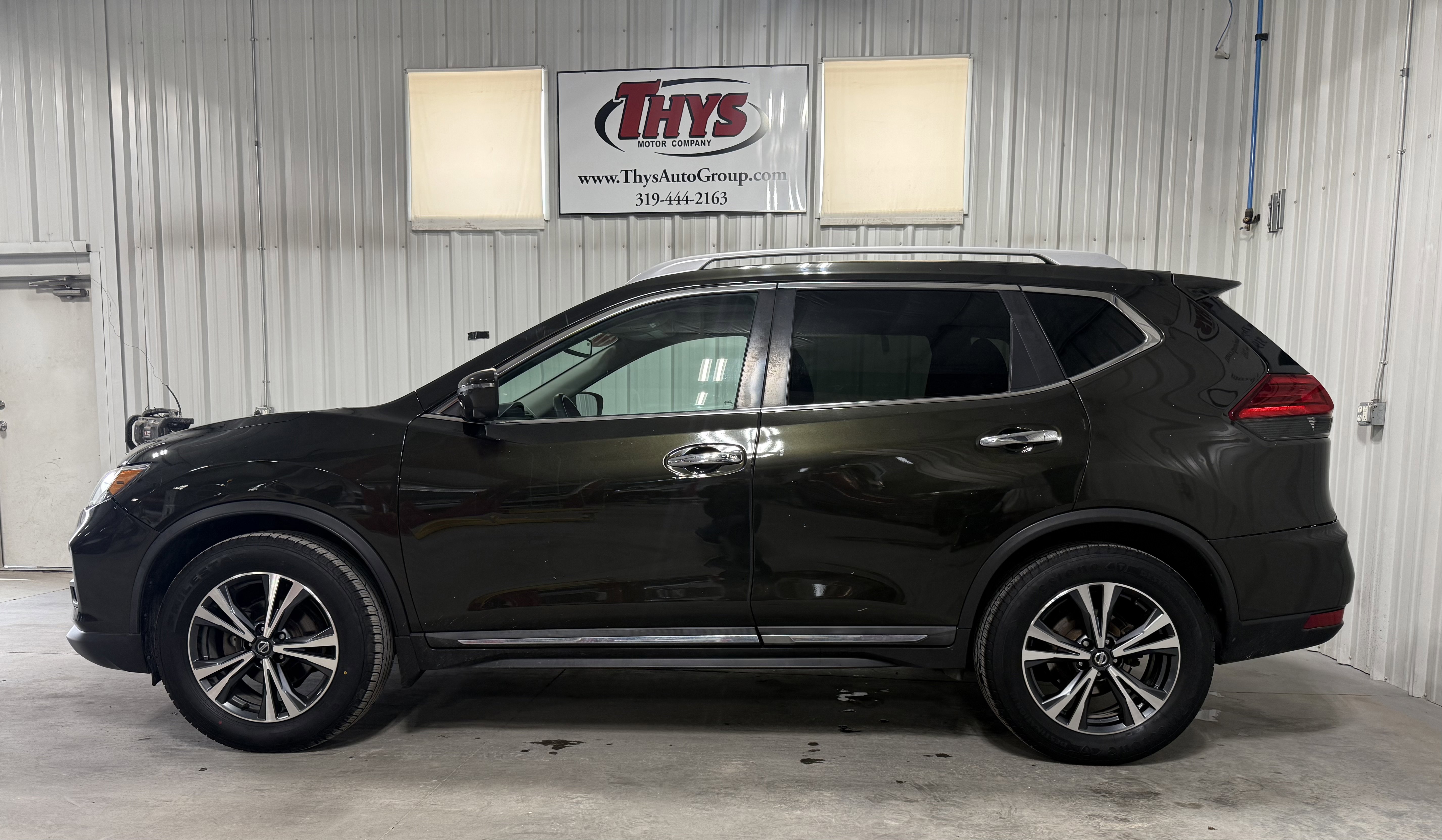 Used 2017 Nissan Rogue SL w/ SL Premium Package image 16