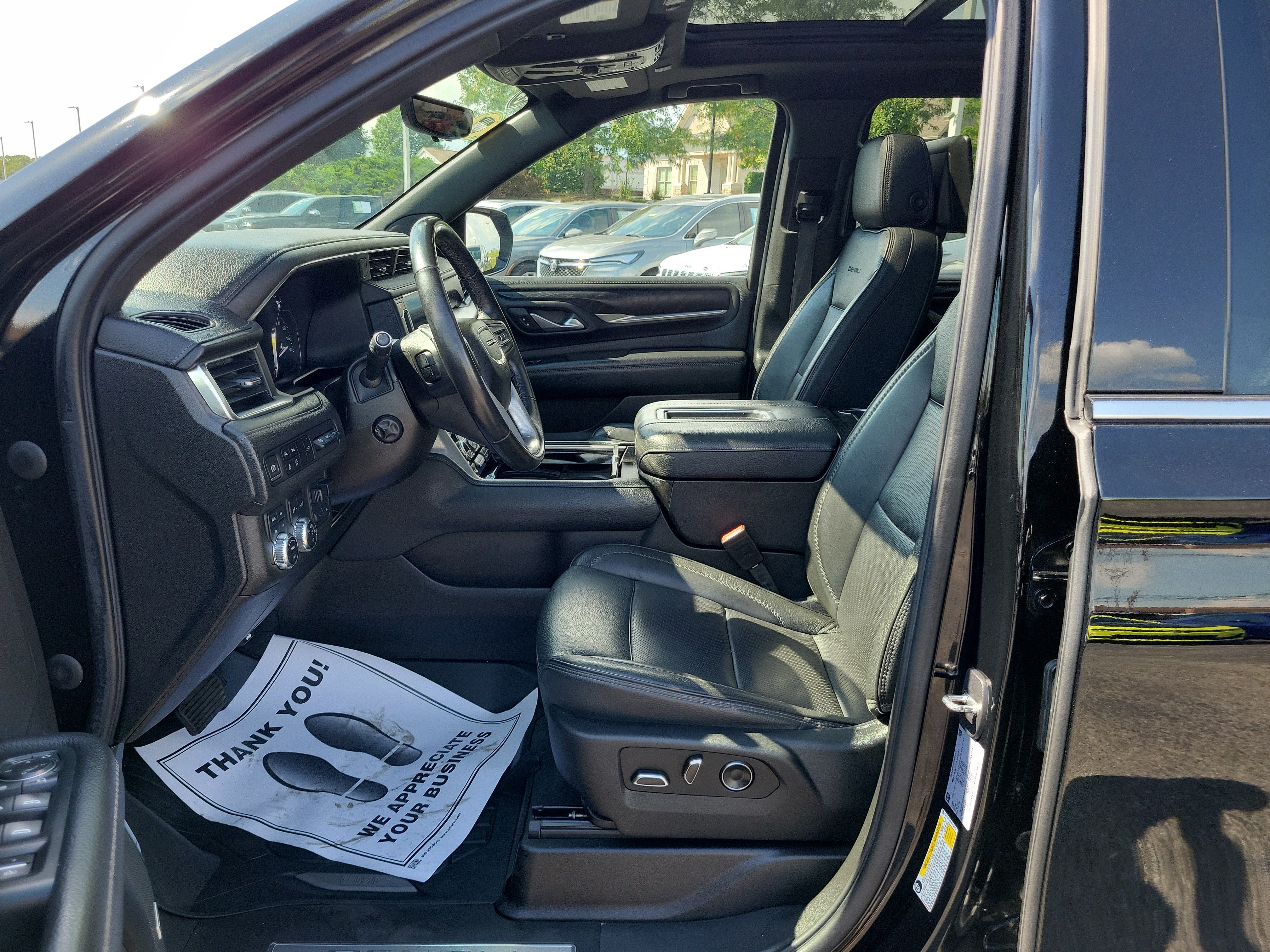 Used 2021 GMC Yukon XL Denali w/ Denali Ultimate Package AWD/4WD image 16