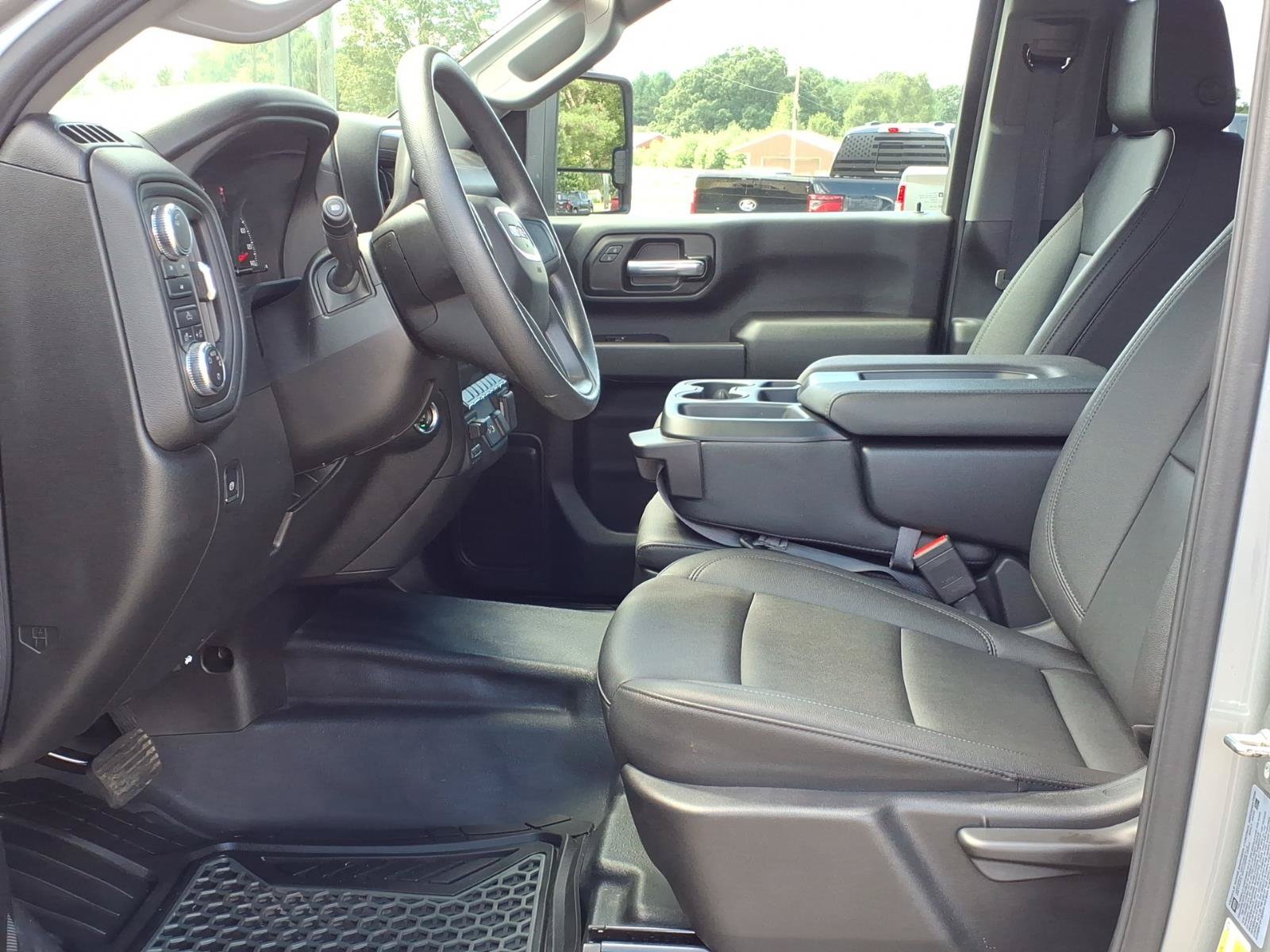 Used 2026 GMC Sierra 2500 Pro w/ Convenience Package AWD/4WD image 4