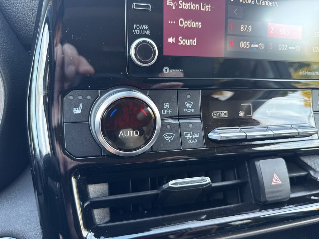 Used 2022 Toyota Highlander XLE image 33