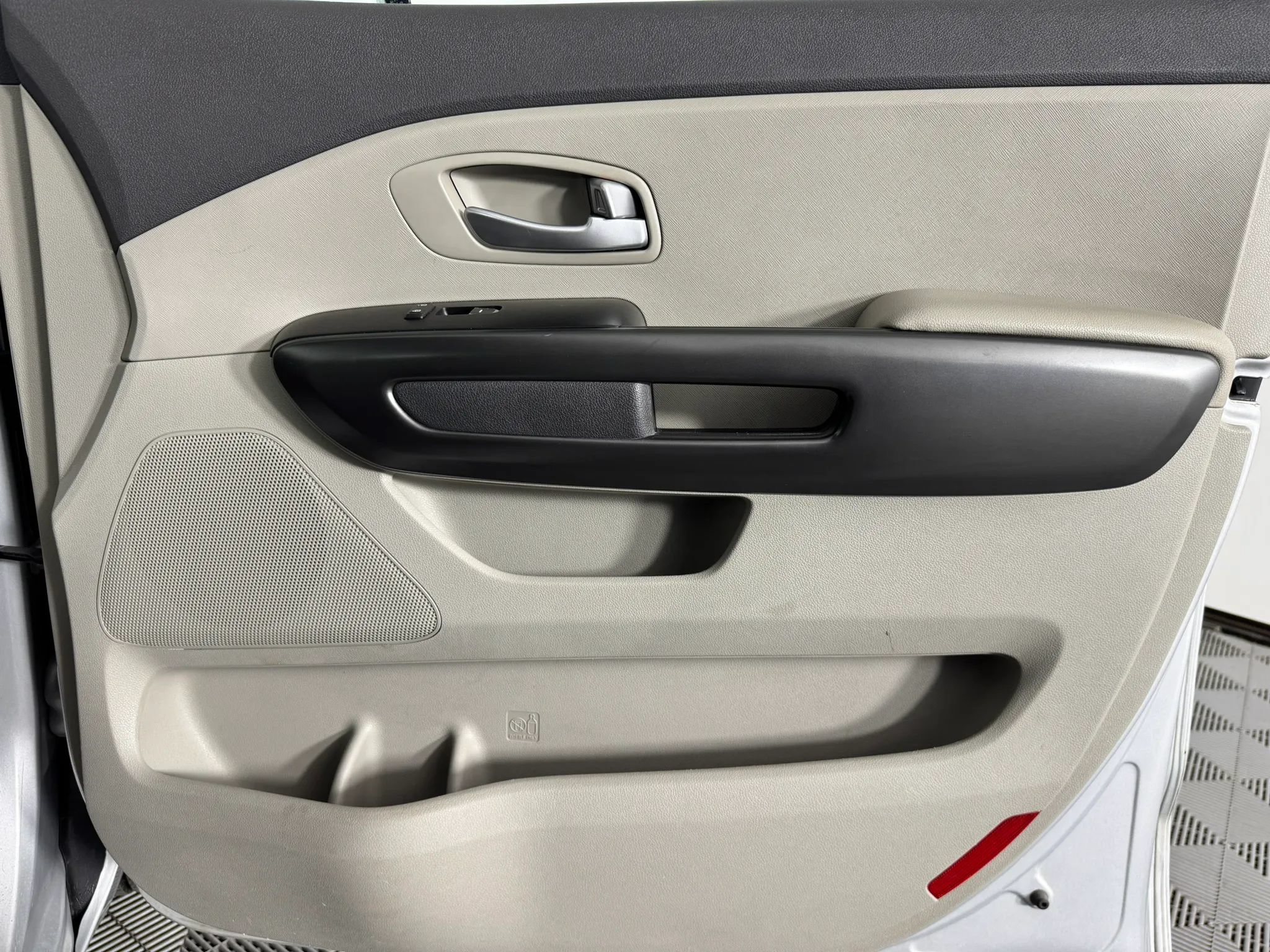 Used 2017 Kia Sedona LX w/ LX Essentials Premium Package FWD image 41