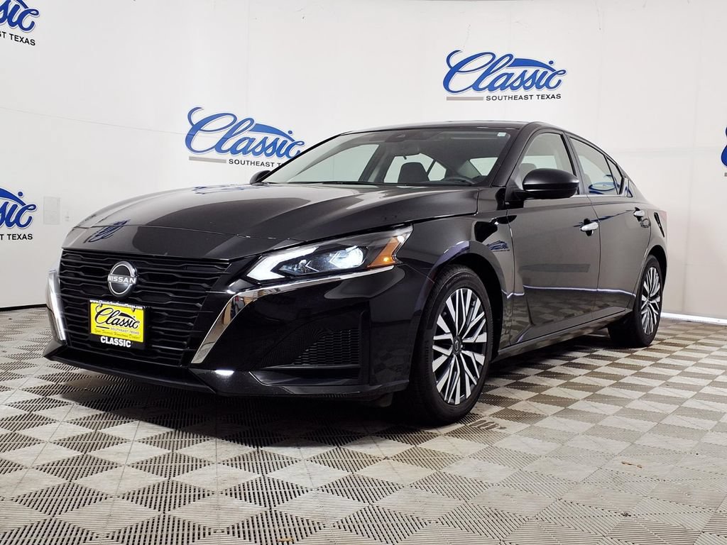 Used 2025 Nissan Altima 2.5 SV FWD image 5