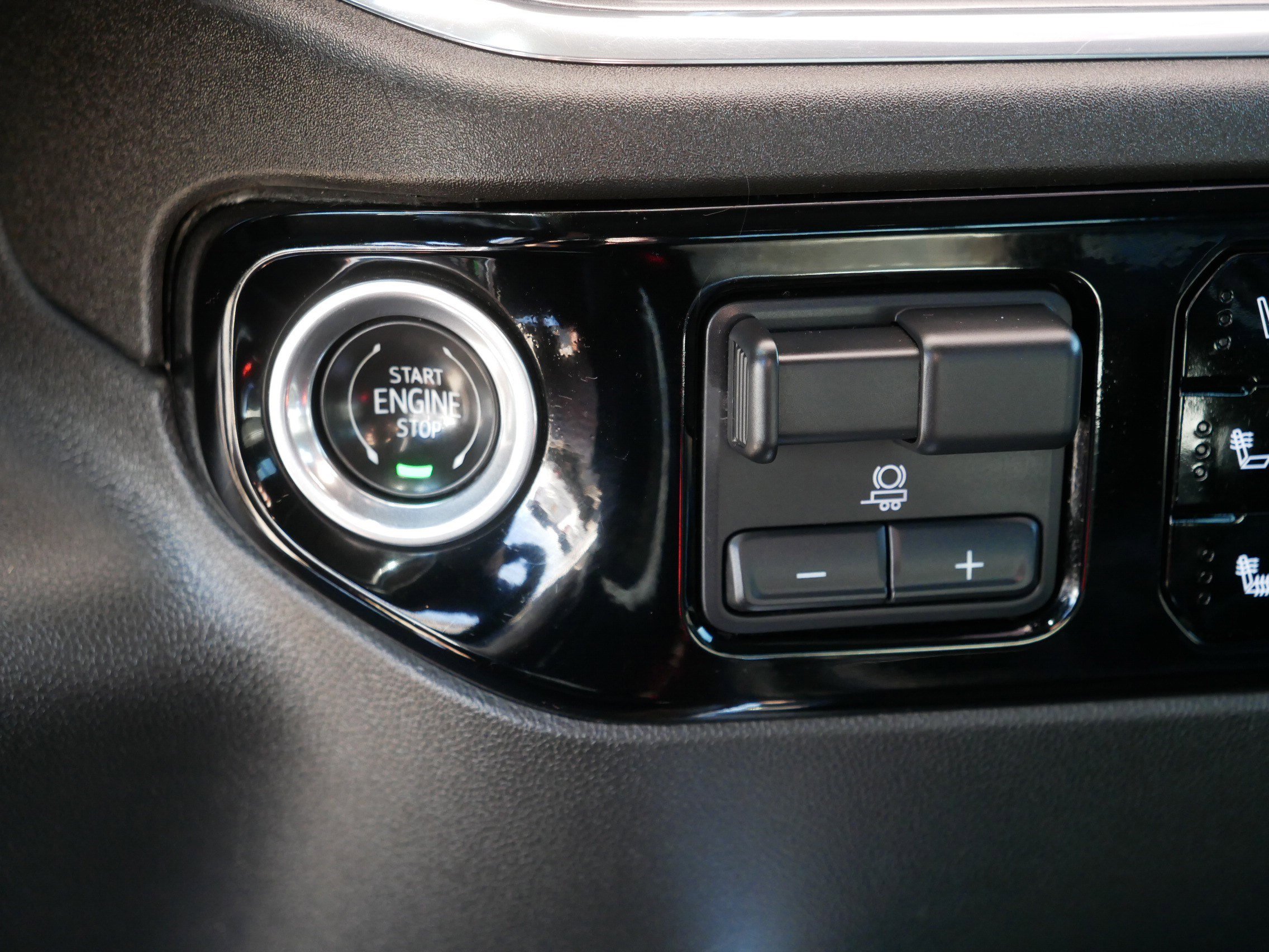 Used 2024 Chevrolet Silverado 2500 High Country w/ Technology Package AWD/4WD image 31