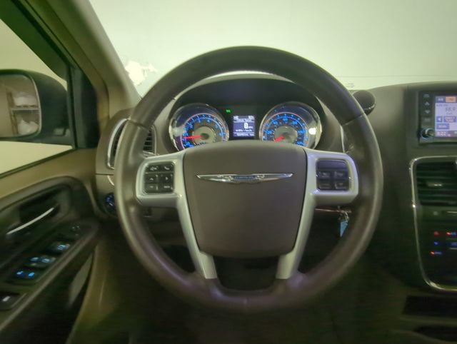 Used 2013 Chrysler Town & Country Touring FWD image 25