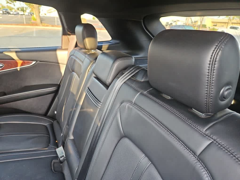 Used 2019 Lincoln Nautilus Reserve w/ Driver Assistance Package FWD image 12