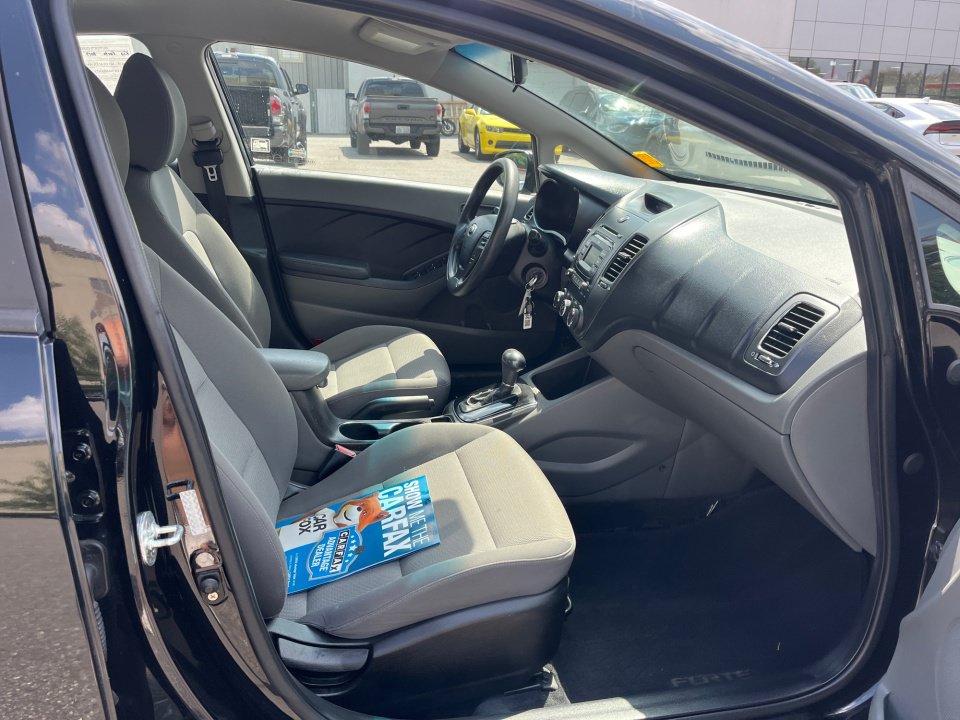 Used 2017 Kia Forte LX FWD image 29