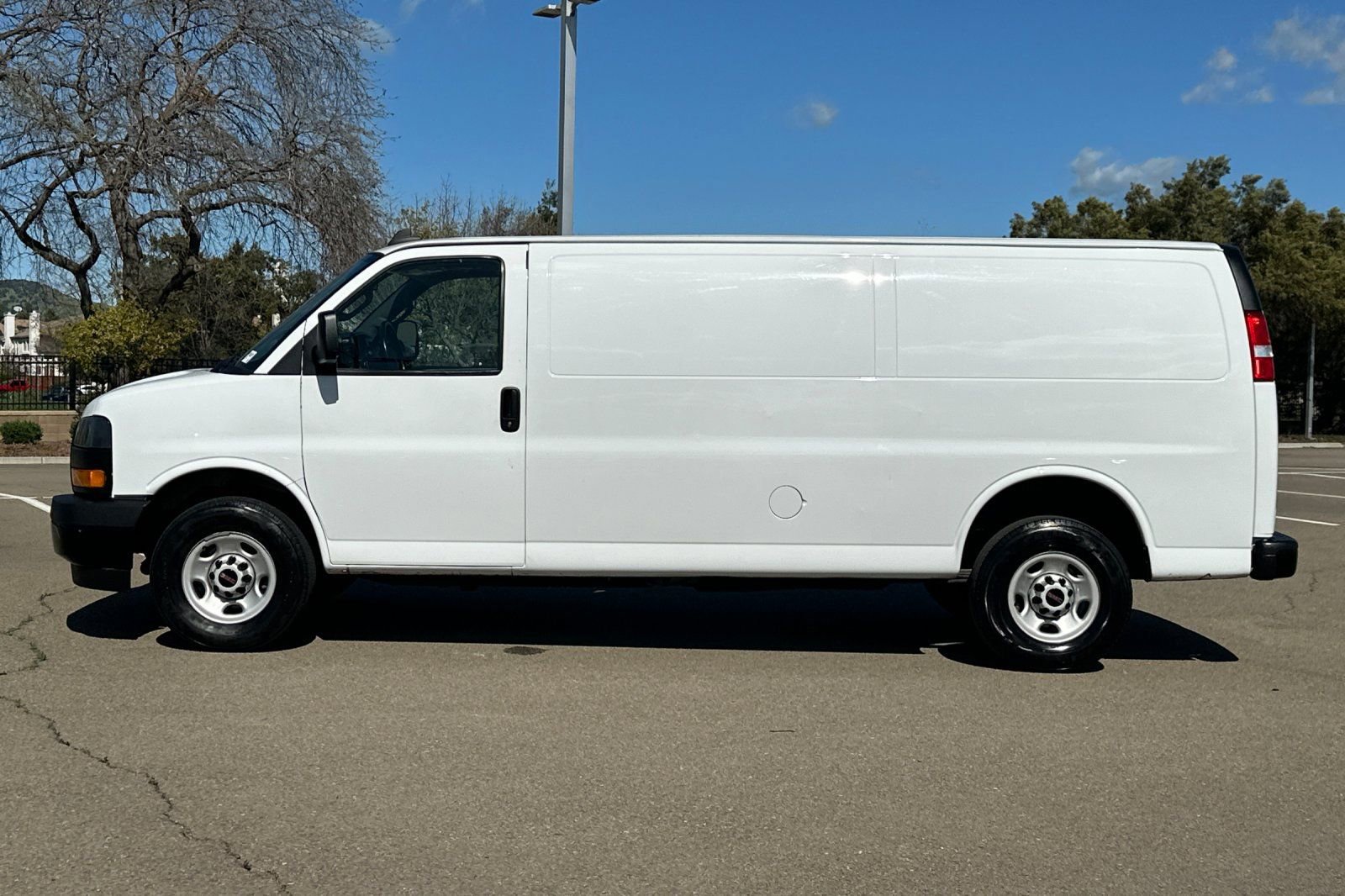Used 2023 GMC Savana 2500 Extended w/ Driver Convenience Package image 7