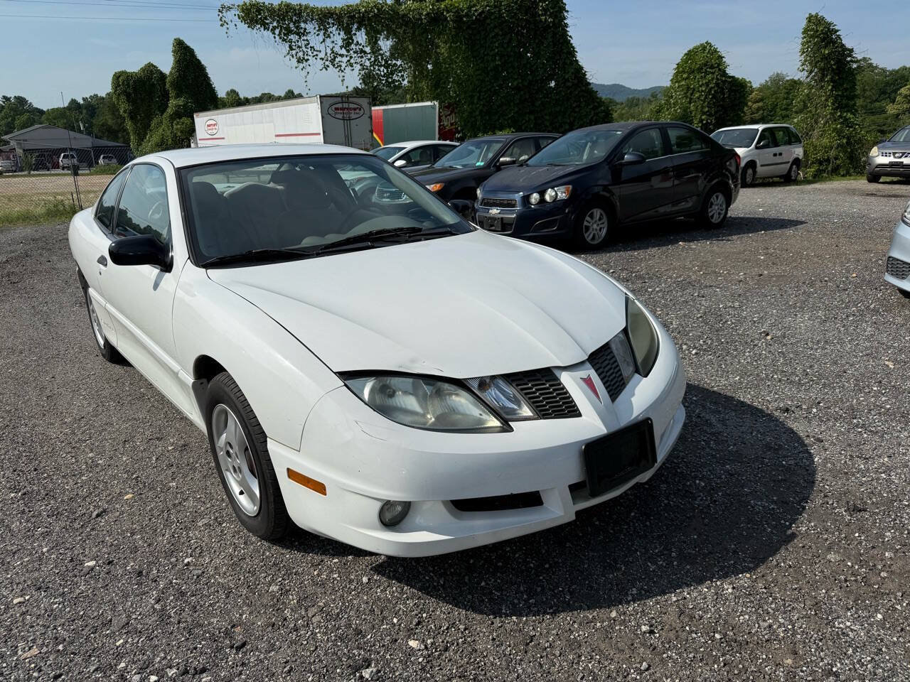 Used 2004 Pontiac Sunfire Coupe w/ 1SB Preferred Equipment Group FWD image 3