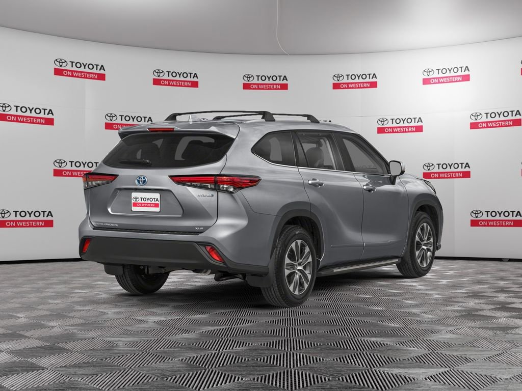 New 2026 Toyota Highlander XLE image 2