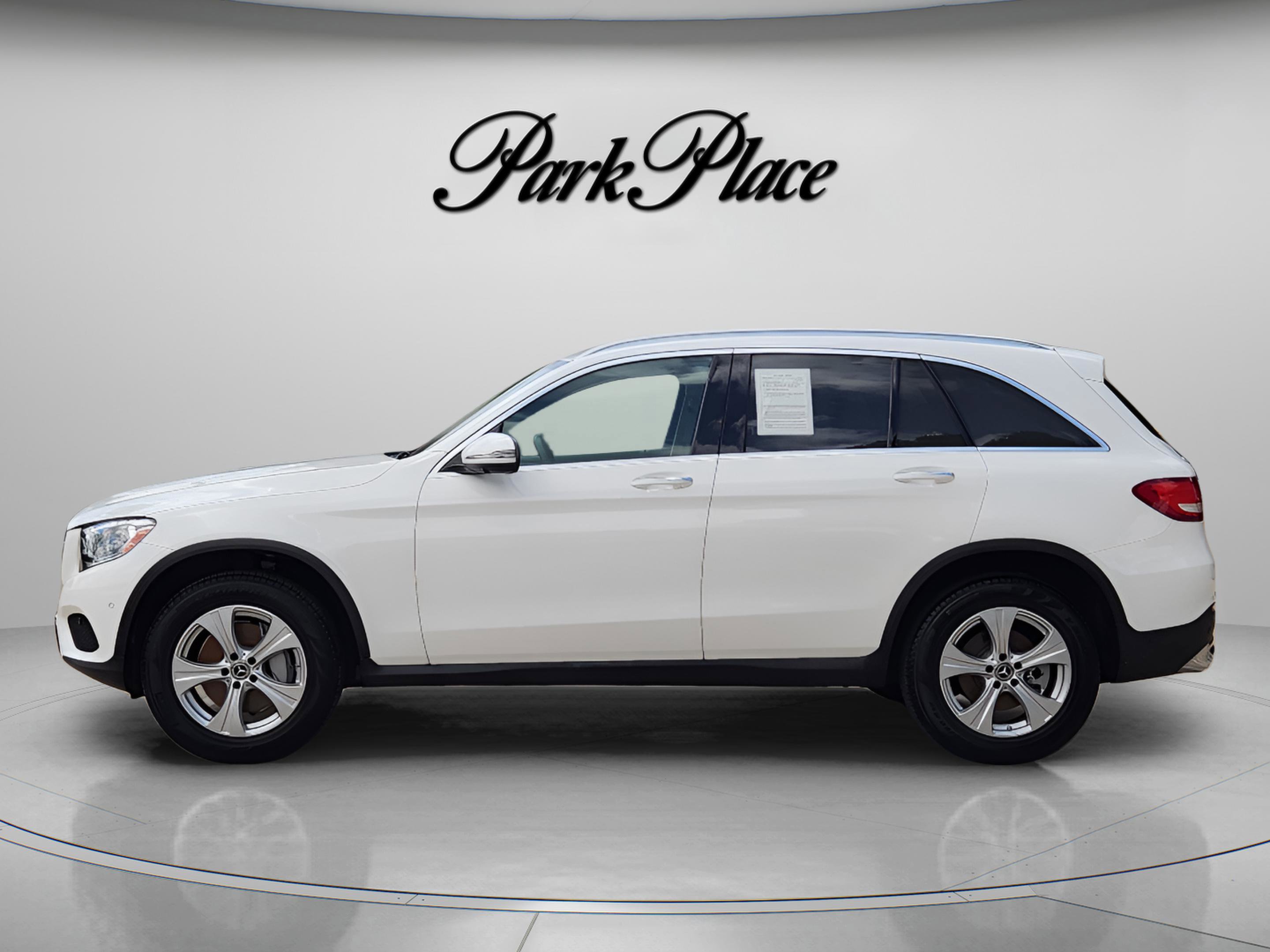 Used 2018 Mercedes-Benz GLC 300 4MATIC image 2