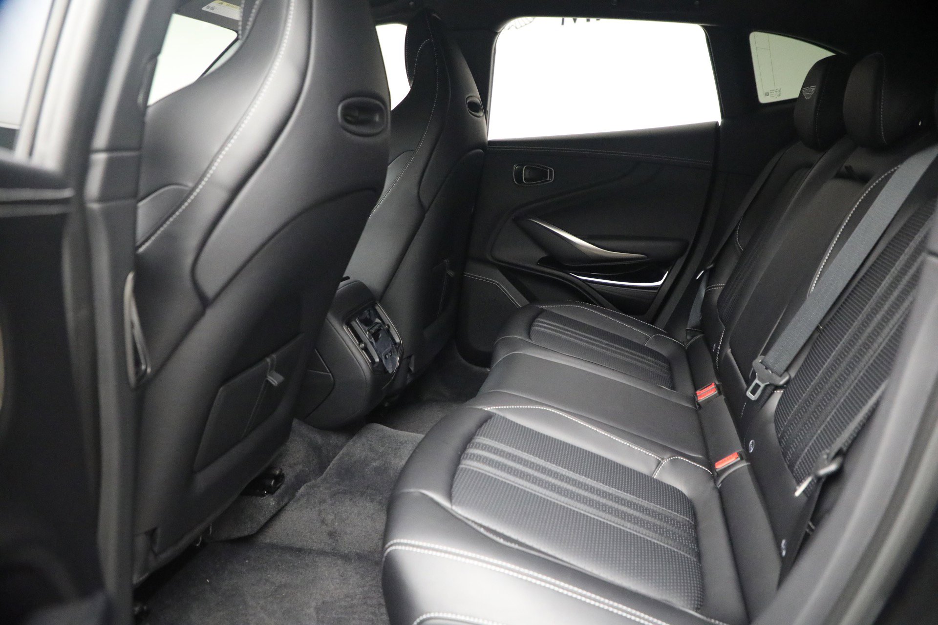 New 2026 Aston Martin DBX 707 image 18