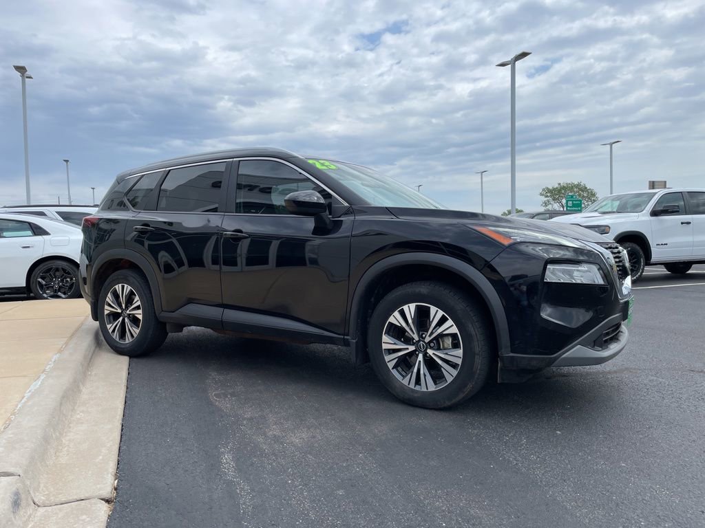 Used 2023 Nissan Rogue SV w/ SV Premium B Package FWD image 5