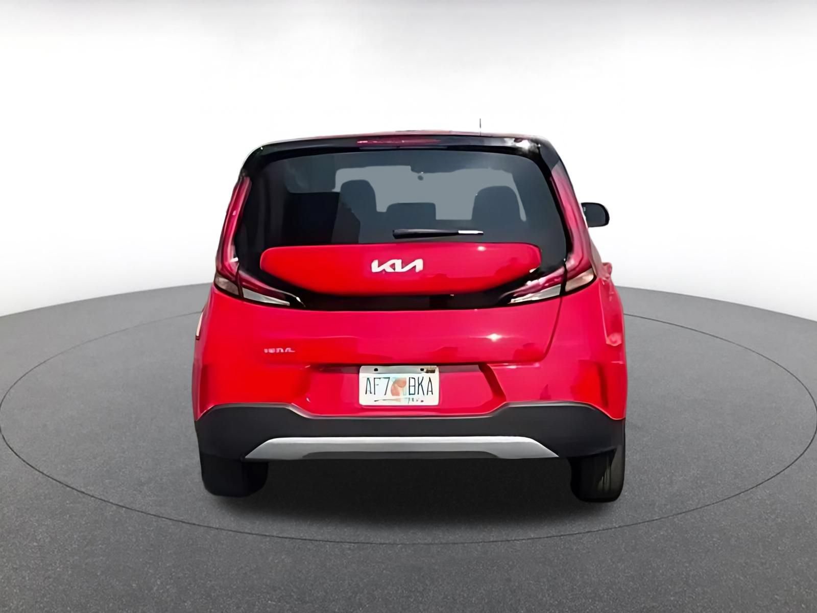 Used 2025 Kia Soul LX w/ LX Technology Package FWD image 9
