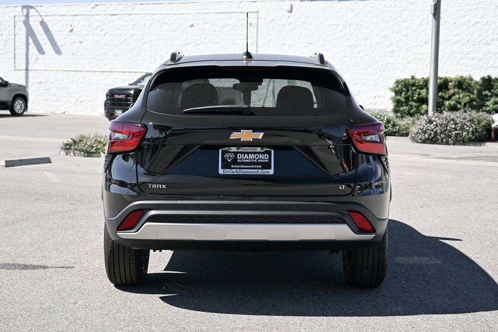 New 2026 Chevrolet Trax LT w/ Sunroof Package FWD image 5