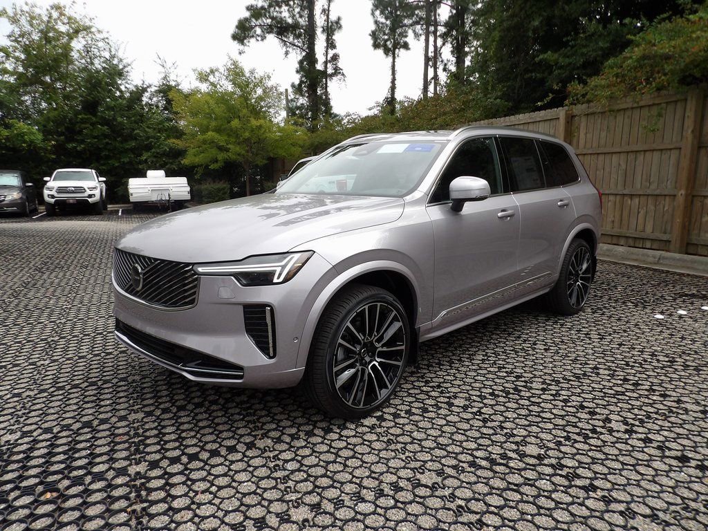 New 2026 Volvo XC90 B5 Plus AWD/4WD image 3